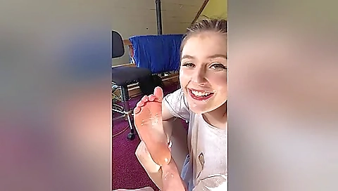 Playful Amateur Girl Sucking Her Toes And Licking Her Foot In A Solo Playful Amateur Girl Sucking Her Toes And Licking Her Foot In A Solo