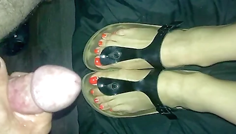 Hottie In Flip-flops Gets Her Orange Toe Nails Covered With Spunk