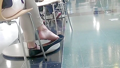 Filming Gorgeous Babe Dangling Her Candid Feet In Public